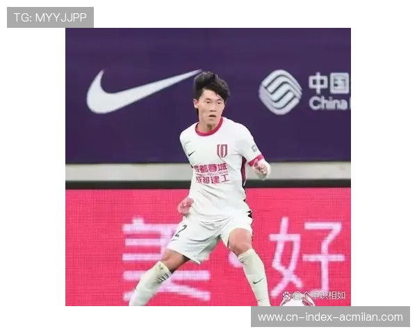 浙江队王钰栋中路高速带球策动进攻：引燃场上的新生力量